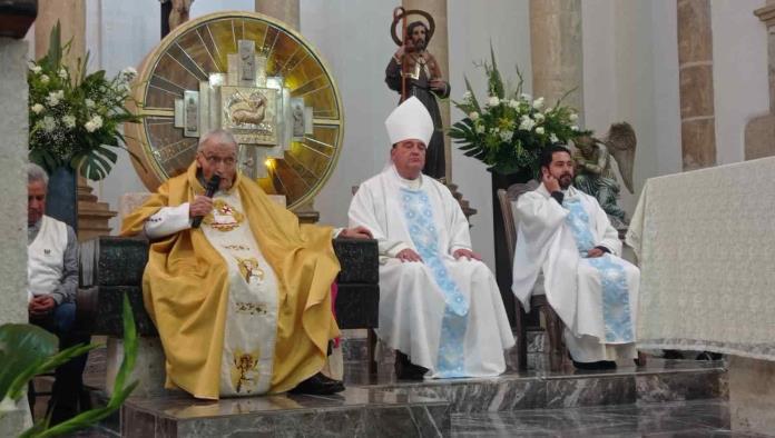 Festeja el padre Almaraz 60 años como Sacerdote