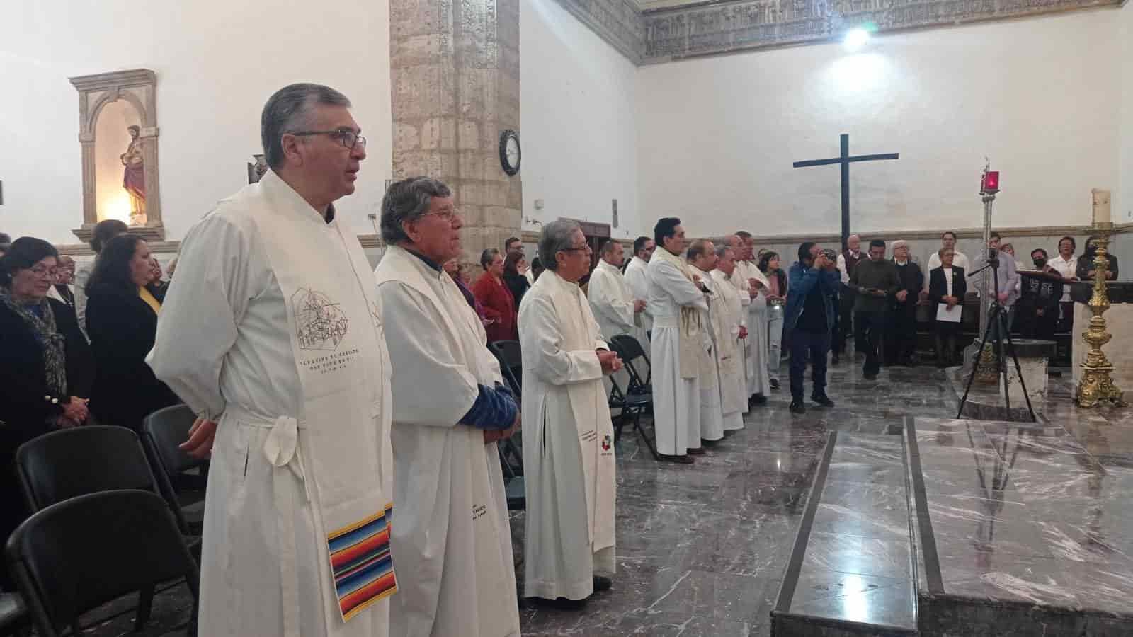 Festeja el padre Almaraz 60 años como Sacerdote