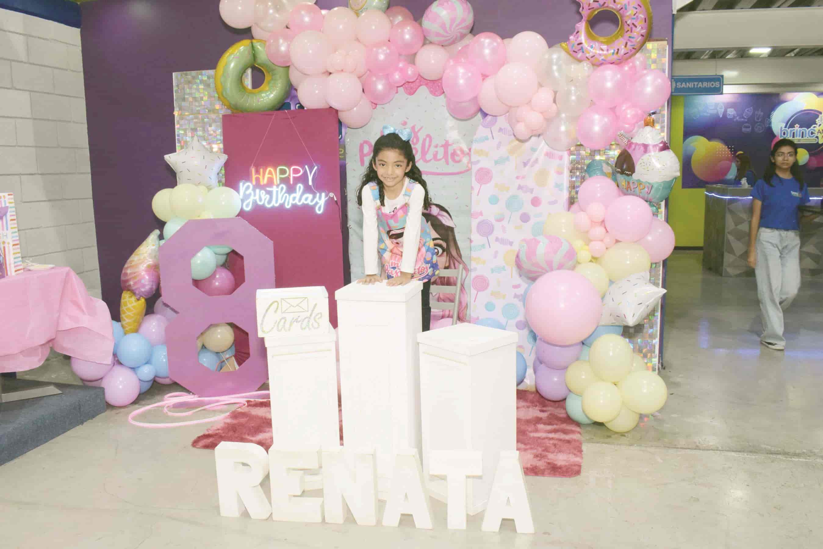 Abrazos y regalos para Renata