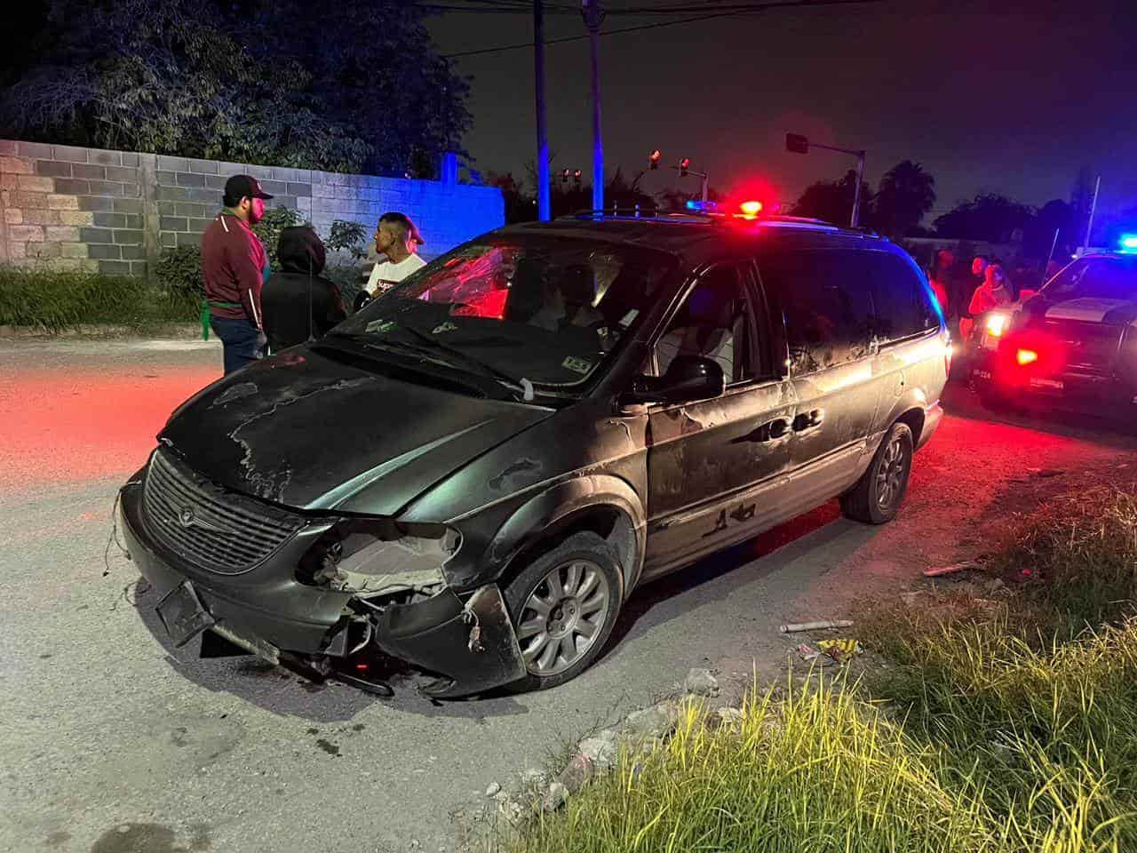 Rebota borracho contra el camellón