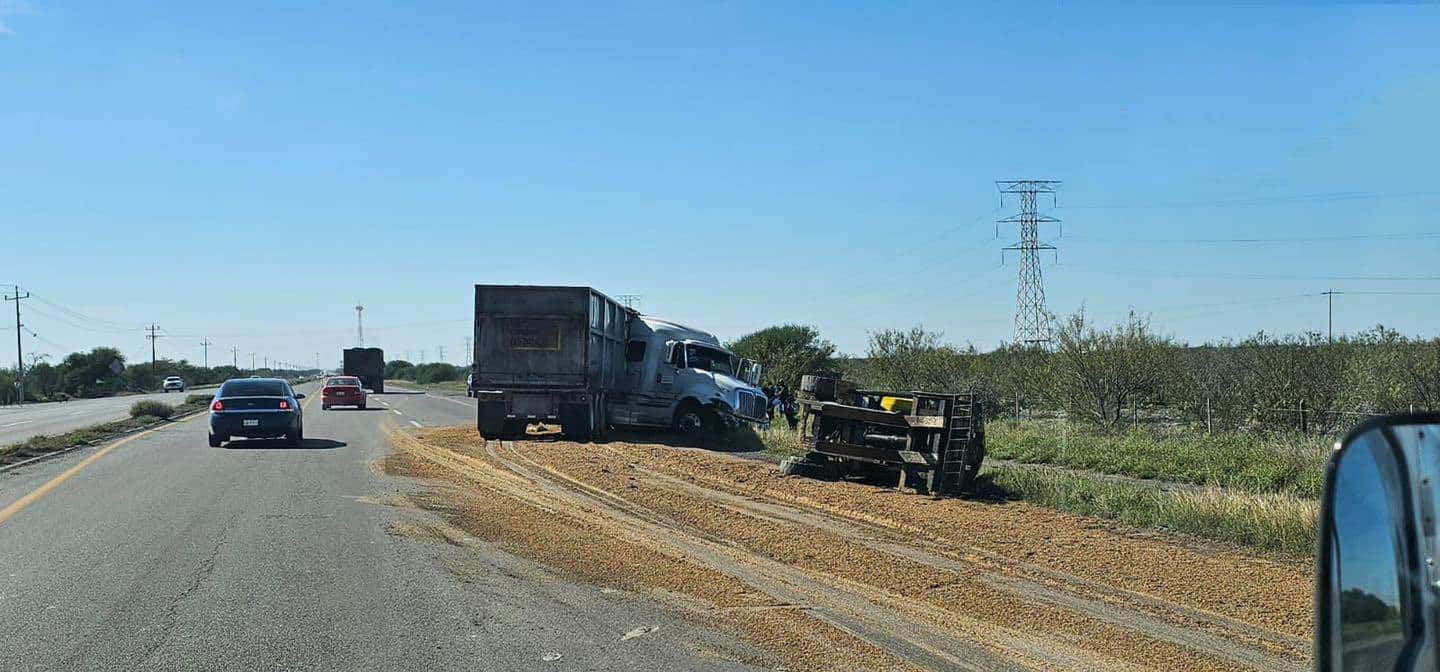 Ocasiona APARATOSO ACCIDENTE por no asegurar un montacargas