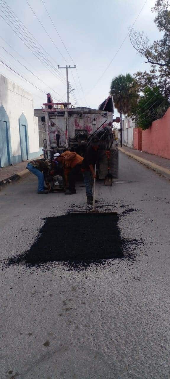 Realiza San Buena trabajo de bacheo