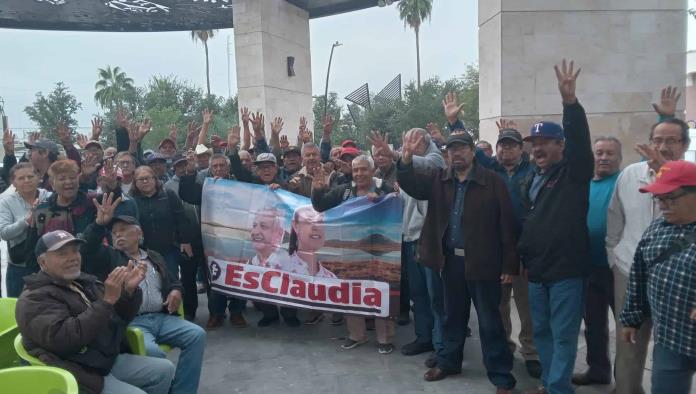 Se van ex obreros a protestar en México