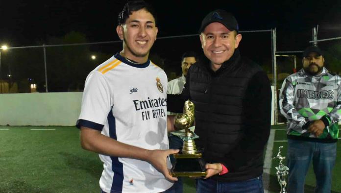 Premia Hugo a jugadores de Futbol