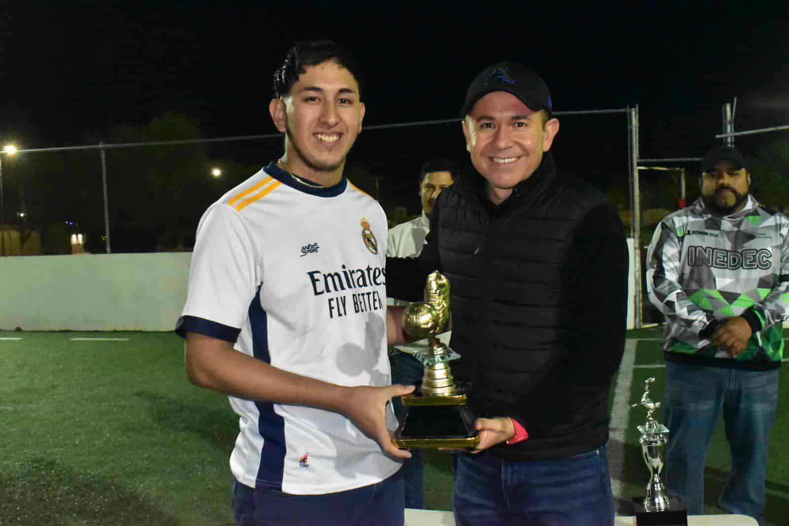 Premia Hugo a jugadores de Futbol