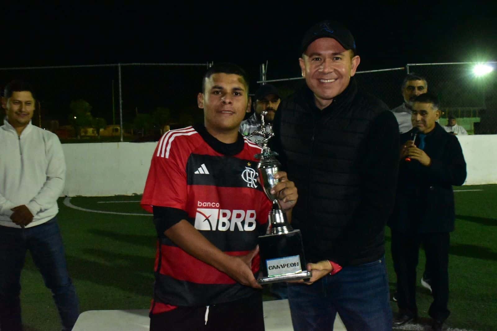 Premia Hugo a jugadores de Futbol