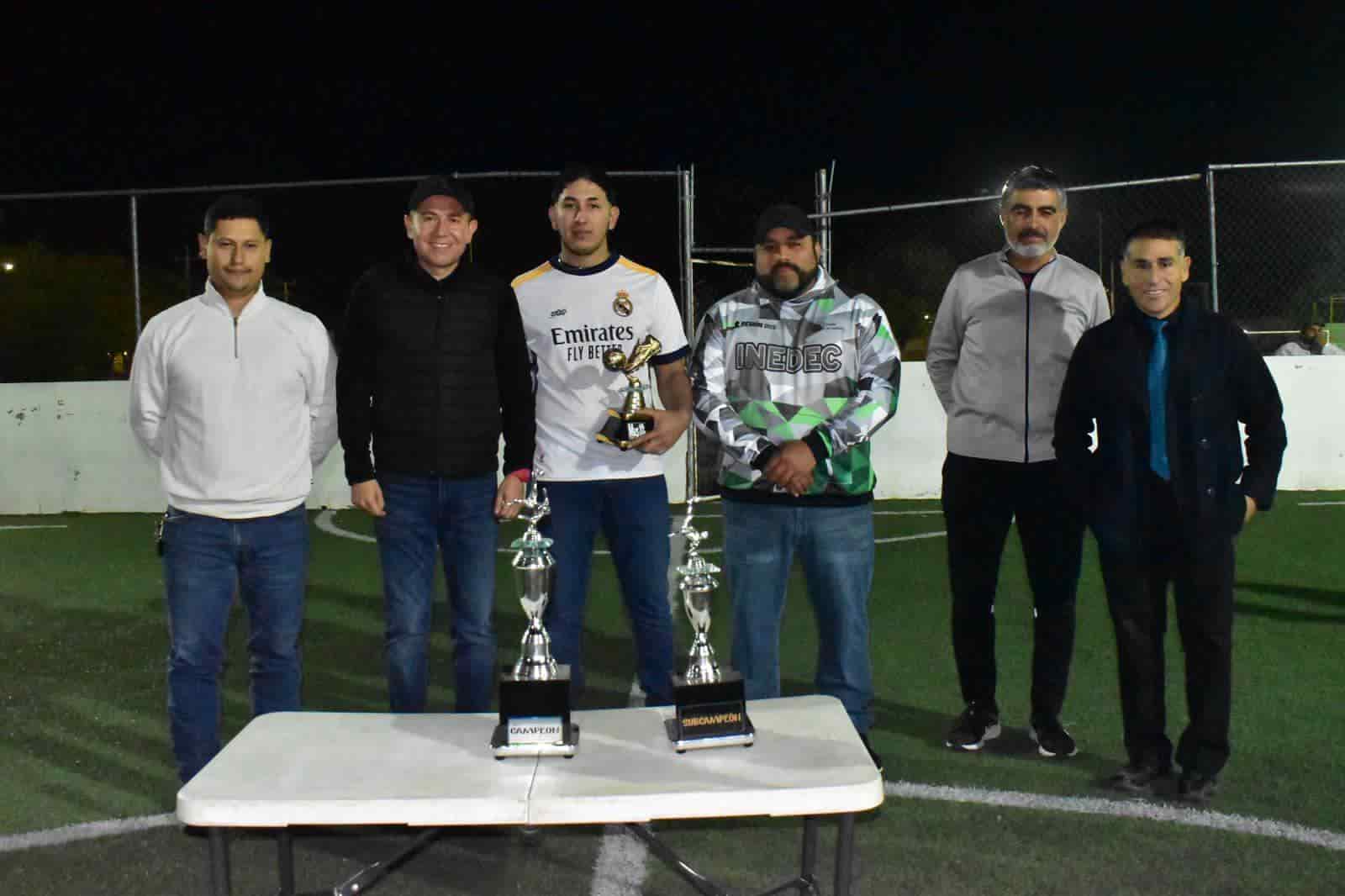 Premia Hugo a jugadores de Futbol