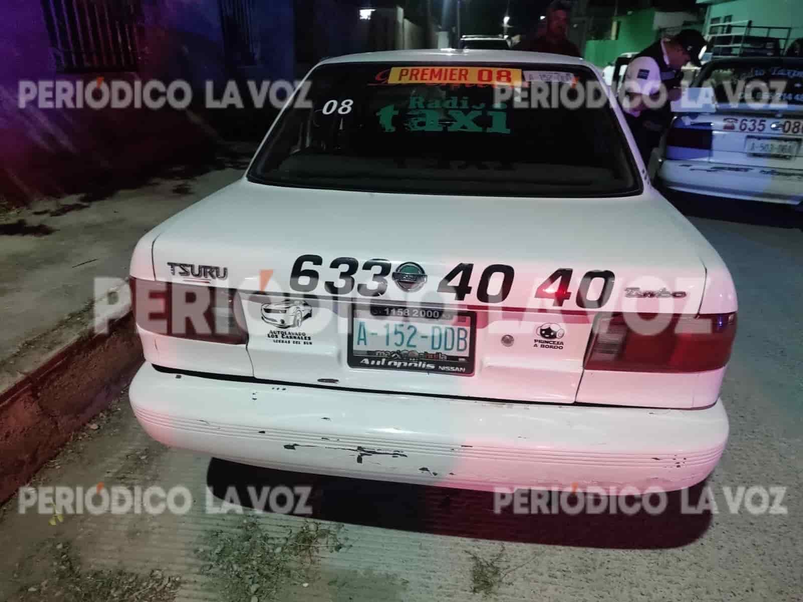 Daña dos taxis en choque en la Cañada