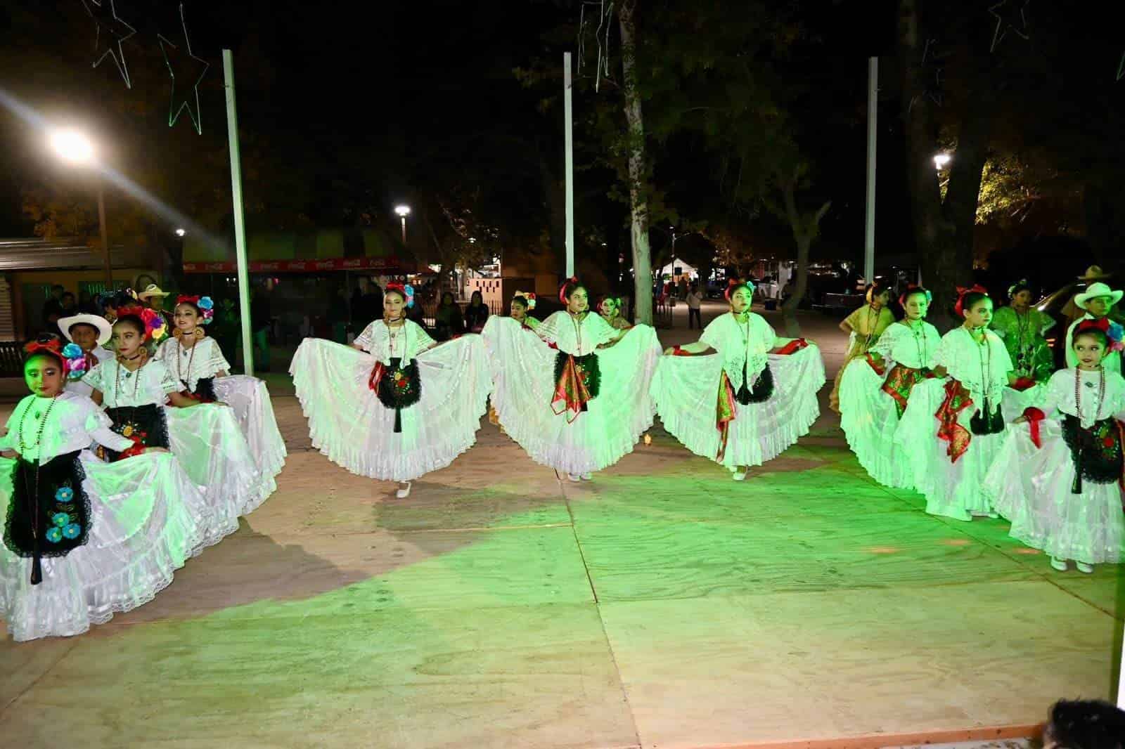 ¡Culminan las fiestas de San Andrés Apóstol con gran espectáculo en Nava!