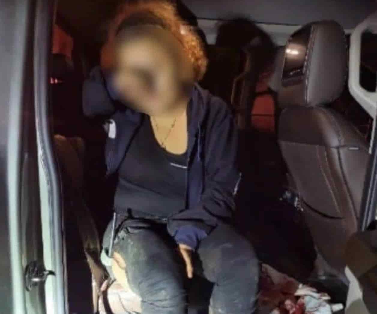 Mujer PIERDE LA PIERNA tras caer en las vías del tren