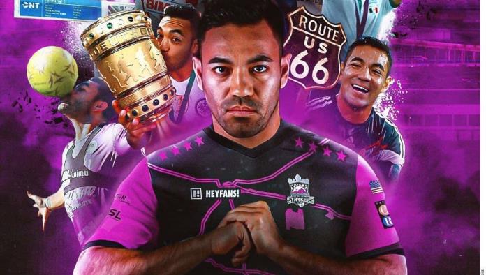 Firma Marco Fabián con rival del Flash en la MASL 