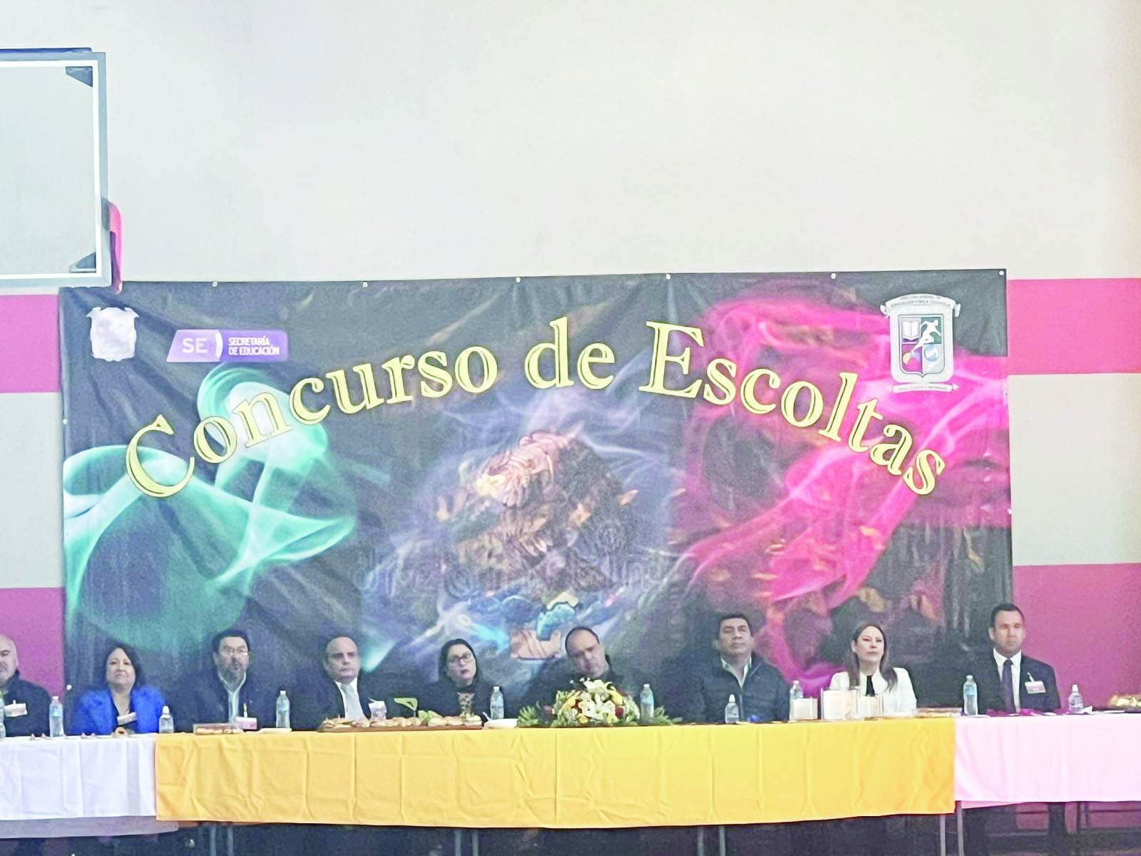 Realizan concurso de escoltas