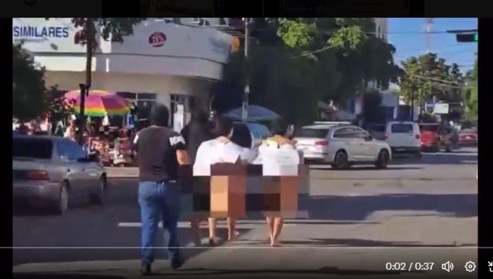 Encapuchados golpean y obligan a caminar desnudos a estudiantes de Guasave