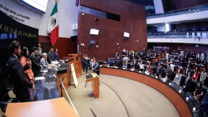 AMLO pide al Congreso abrir debate sobre reducción de jornada laboral