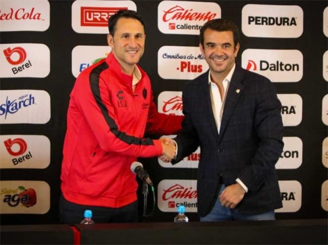 José Riestra presentó a Beñat San José como nuevo técnico de Atlas.