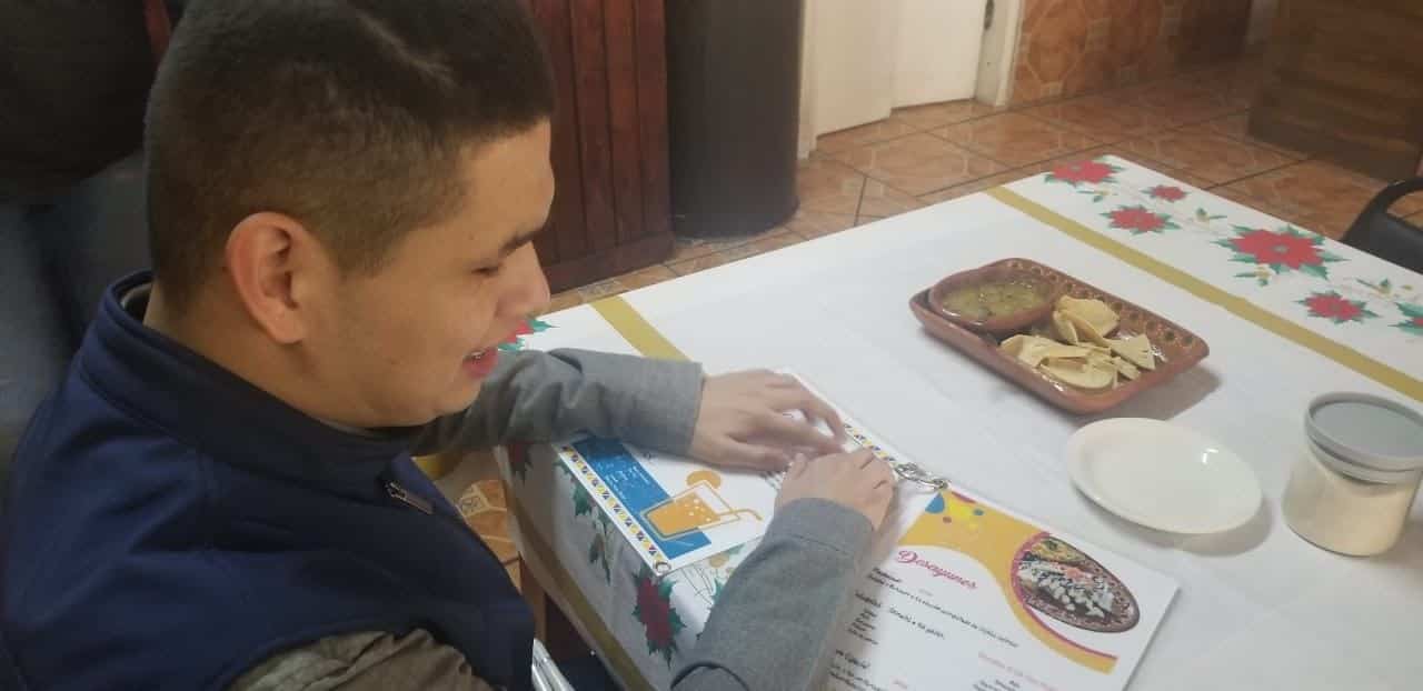 Presentan primer menú en braille