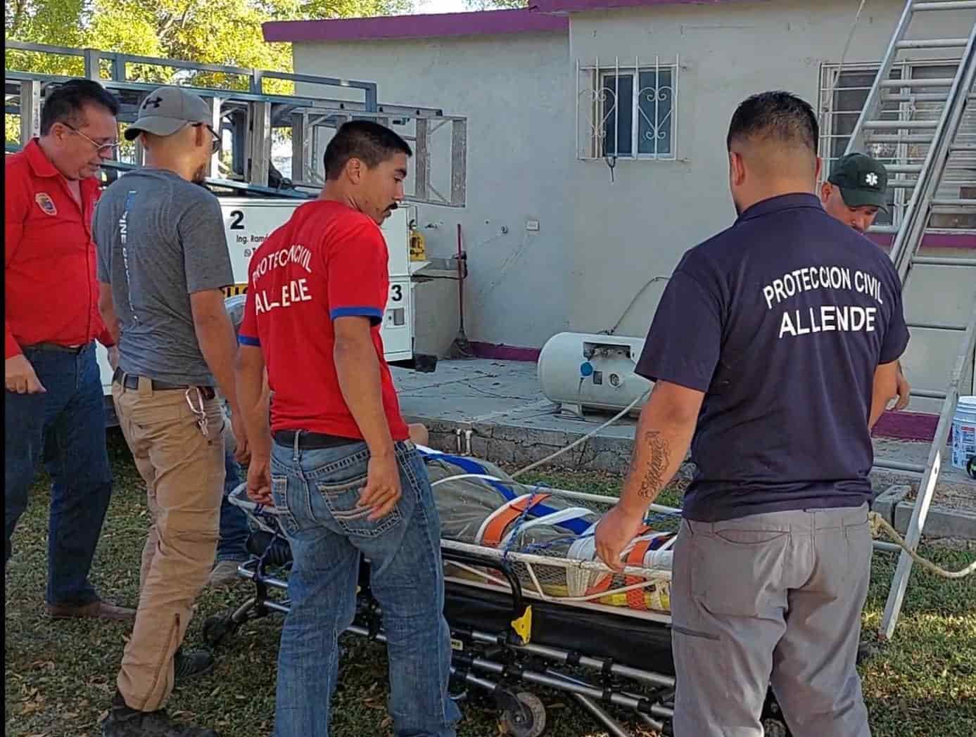 Encuentran a persona desvanecida sobre el techo de un domicilio en Allende