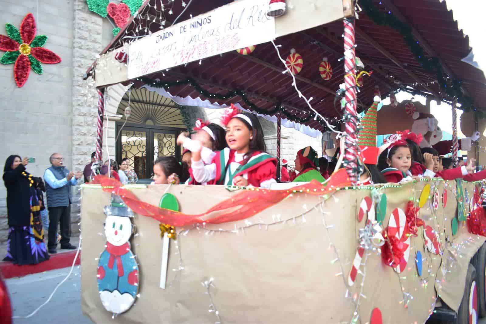 Inunda a San Buena el espíritu navideño