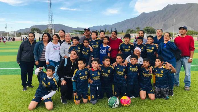 Premian a ganadores de Fútbol