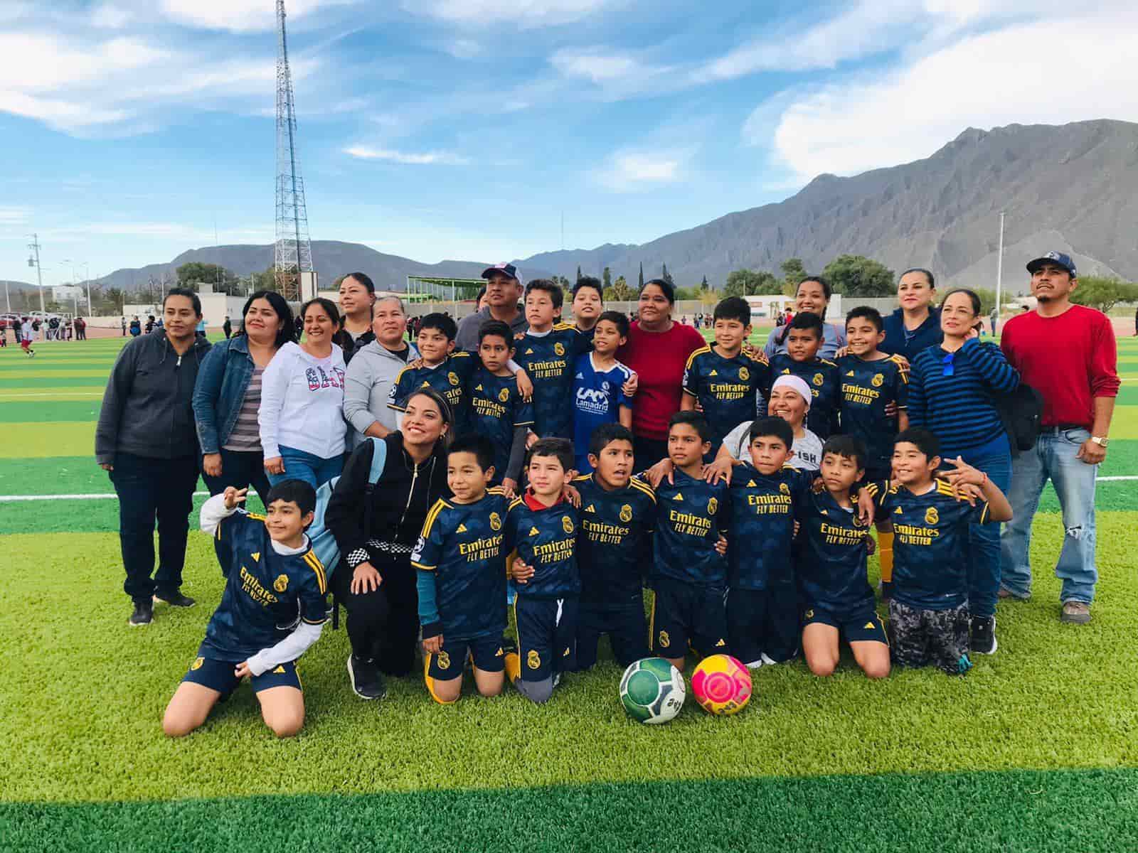 Premian a ganadores de Fútbol