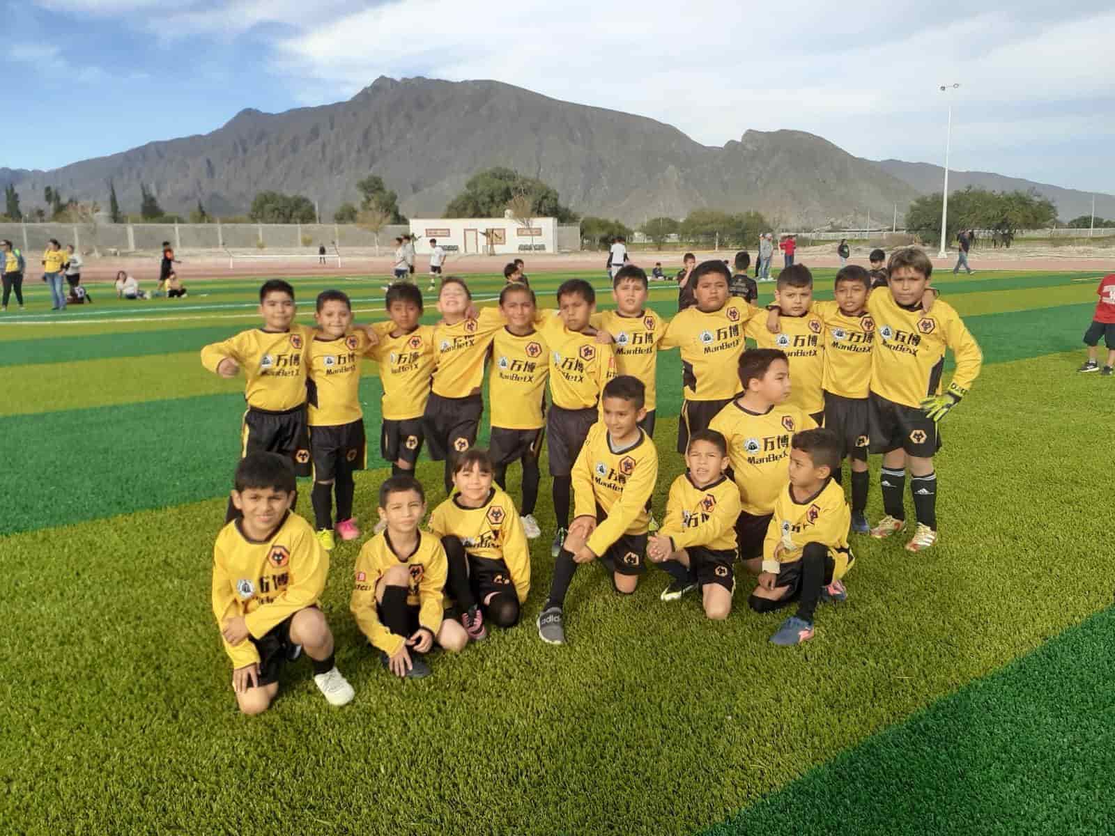 Premian a ganadores de Fútbol