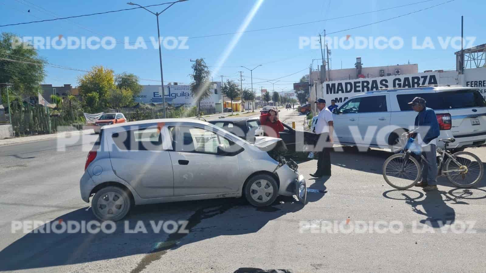 El conductor del Cougar se estrelló contra la Ford, tras ser impactado por el Spark al quitarle el derecho de vía.