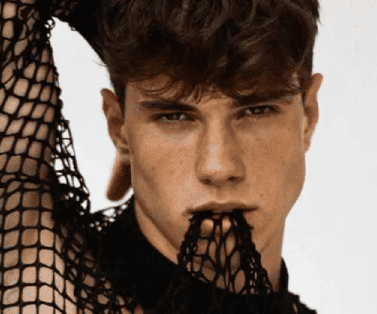 El proclamado hombre más bello de Italia deja el modelaje para ser sacerdote