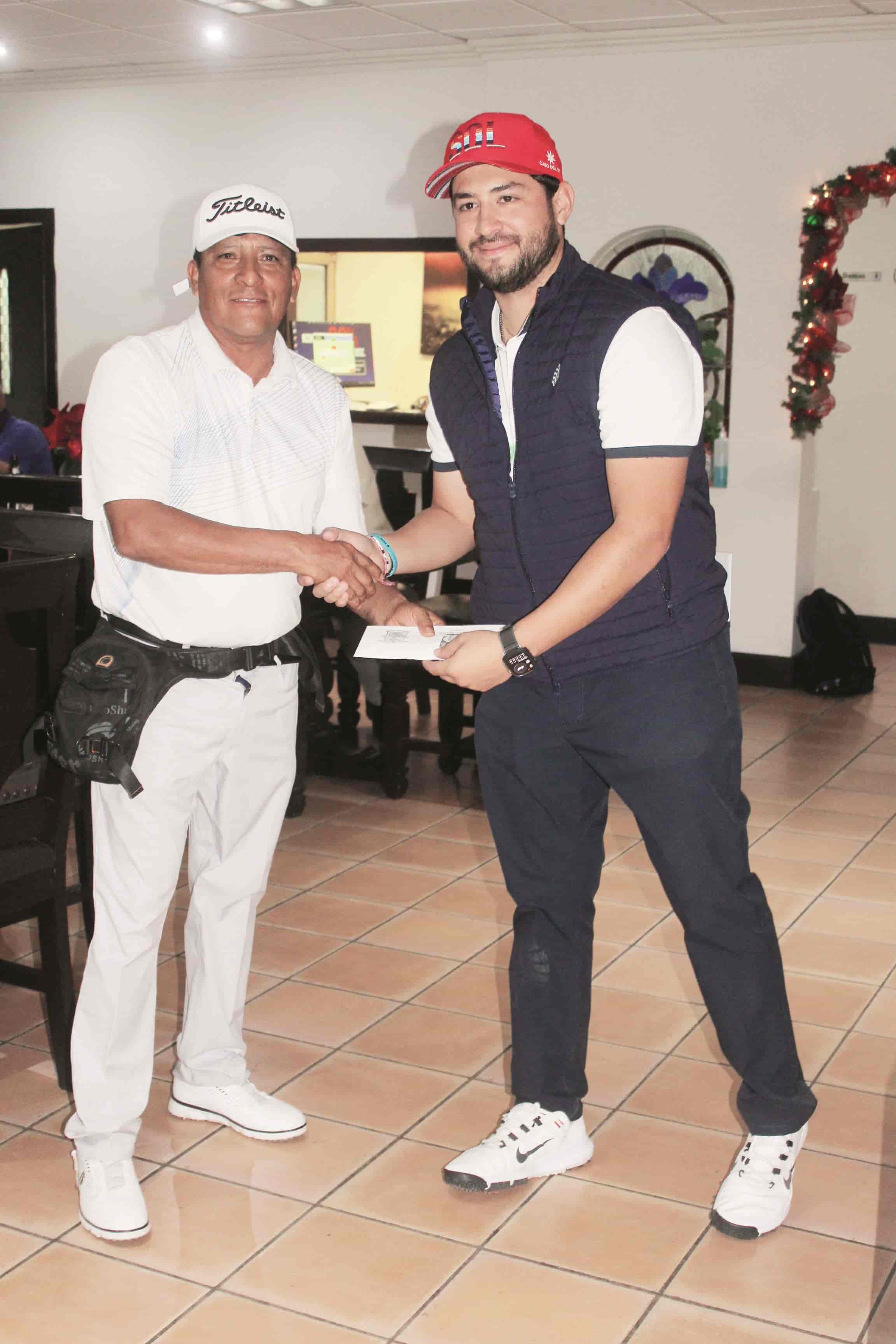 Triunfaron en Torneo de Golf  Go-Go