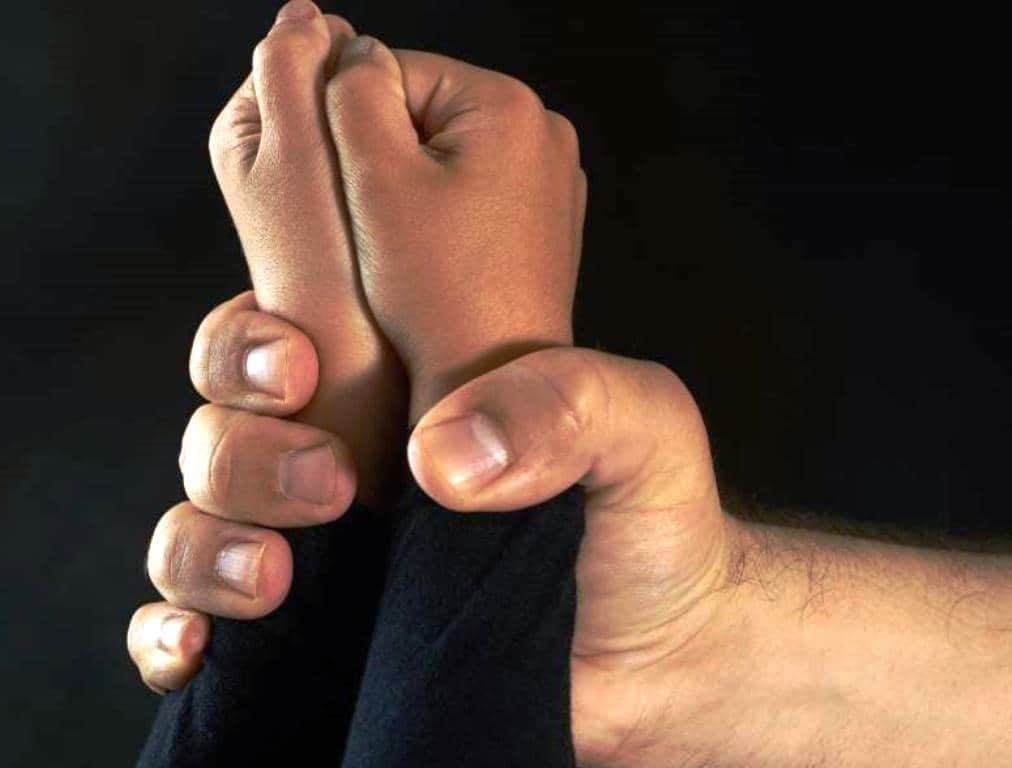 Pagaría la SEC daños por alumno golpeado