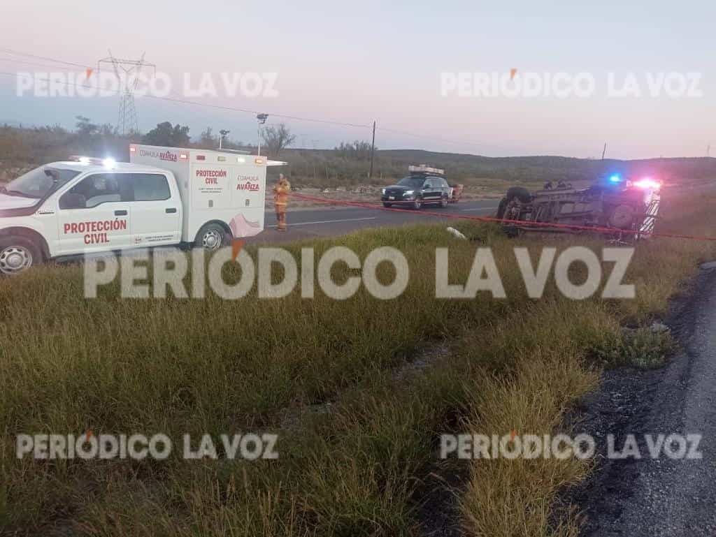 Vuelcan paisanos, muere uno aplastado