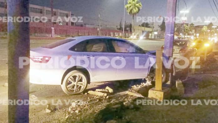 ‘Estrena’ en accidente auto del año