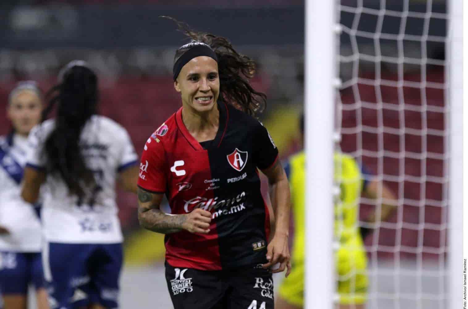 Fabiola Ibarra, primera campeona goleadora en la historia del Atlas, dice adiós al equipo; estuvo desde el Apertura 2018 al Apertura 2023.