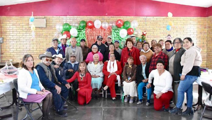 Disfrutan abuelitos posada en Ciénegas