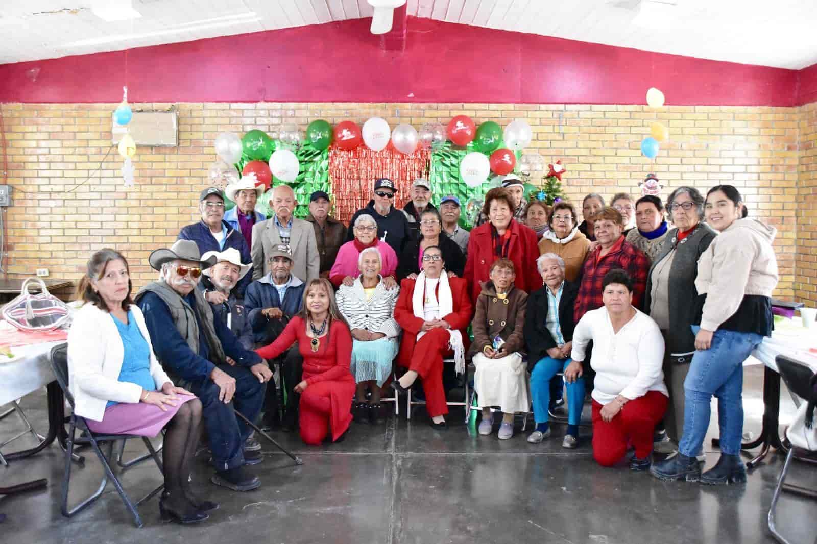 Disfrutan abuelitos posada en Ciénegas