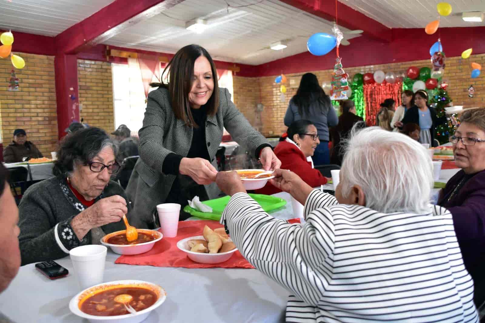 Disfrutan abuelitos posada en Ciénegas