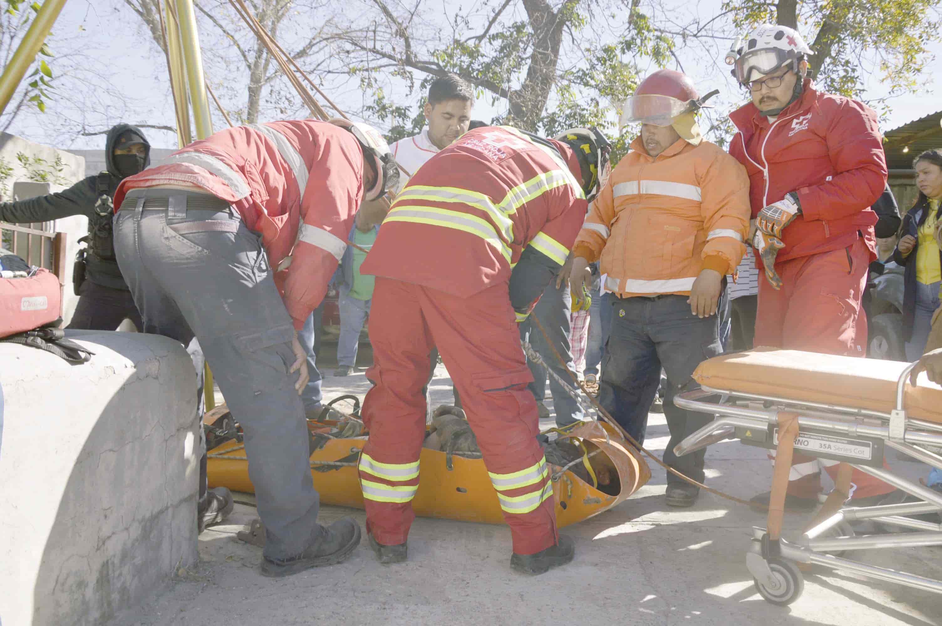 Cae en noria de 15 metros