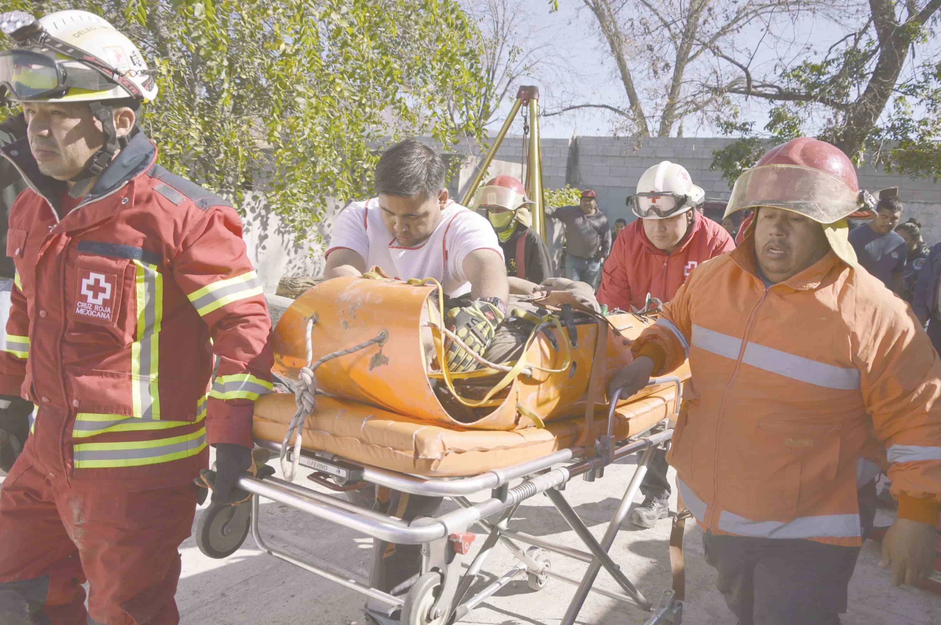 Cae en noria de 15 metros