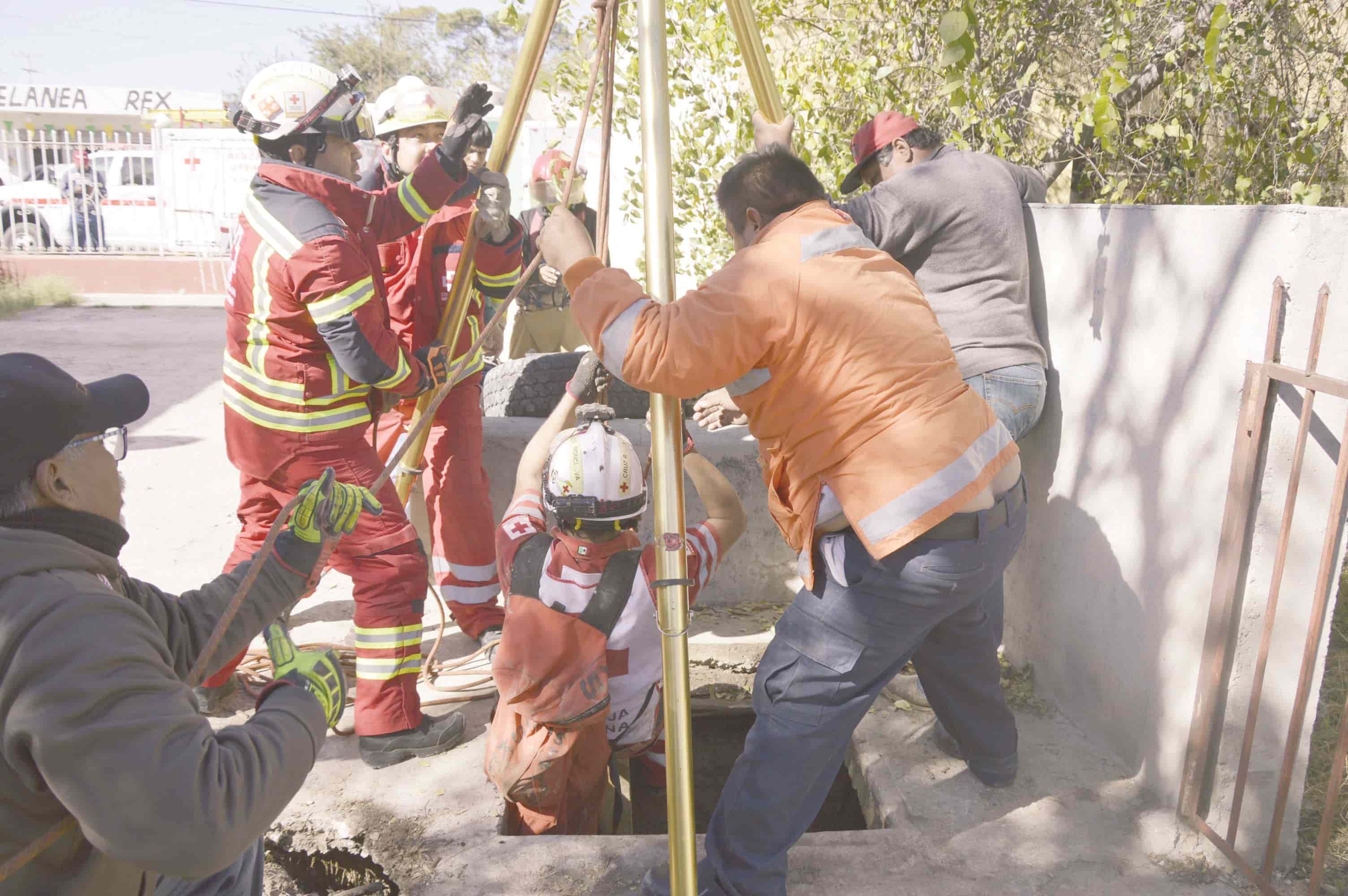 Cae en noria de 15 metros