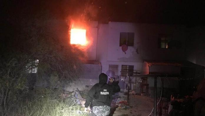 Se registra FUERTE INCENDIO en la colonia Los Manantiales de Nava