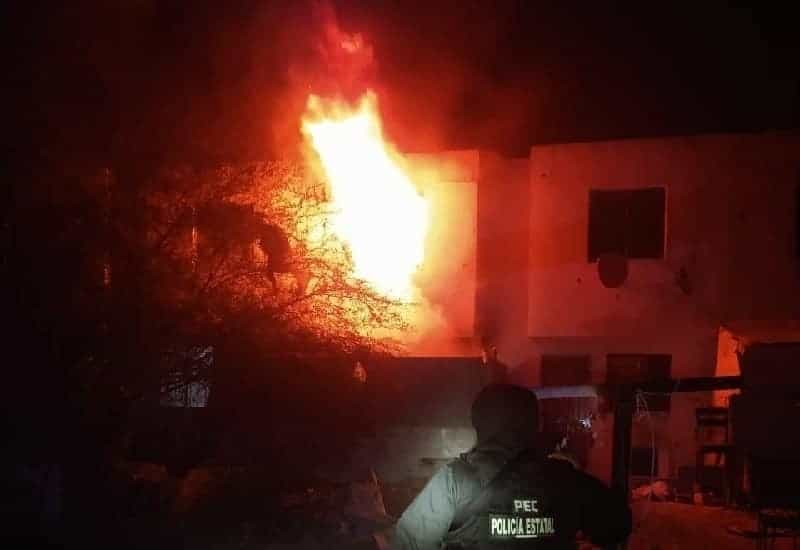 Se registra FUERTE INCENDIO en la colonia Los Manantiales de Nava