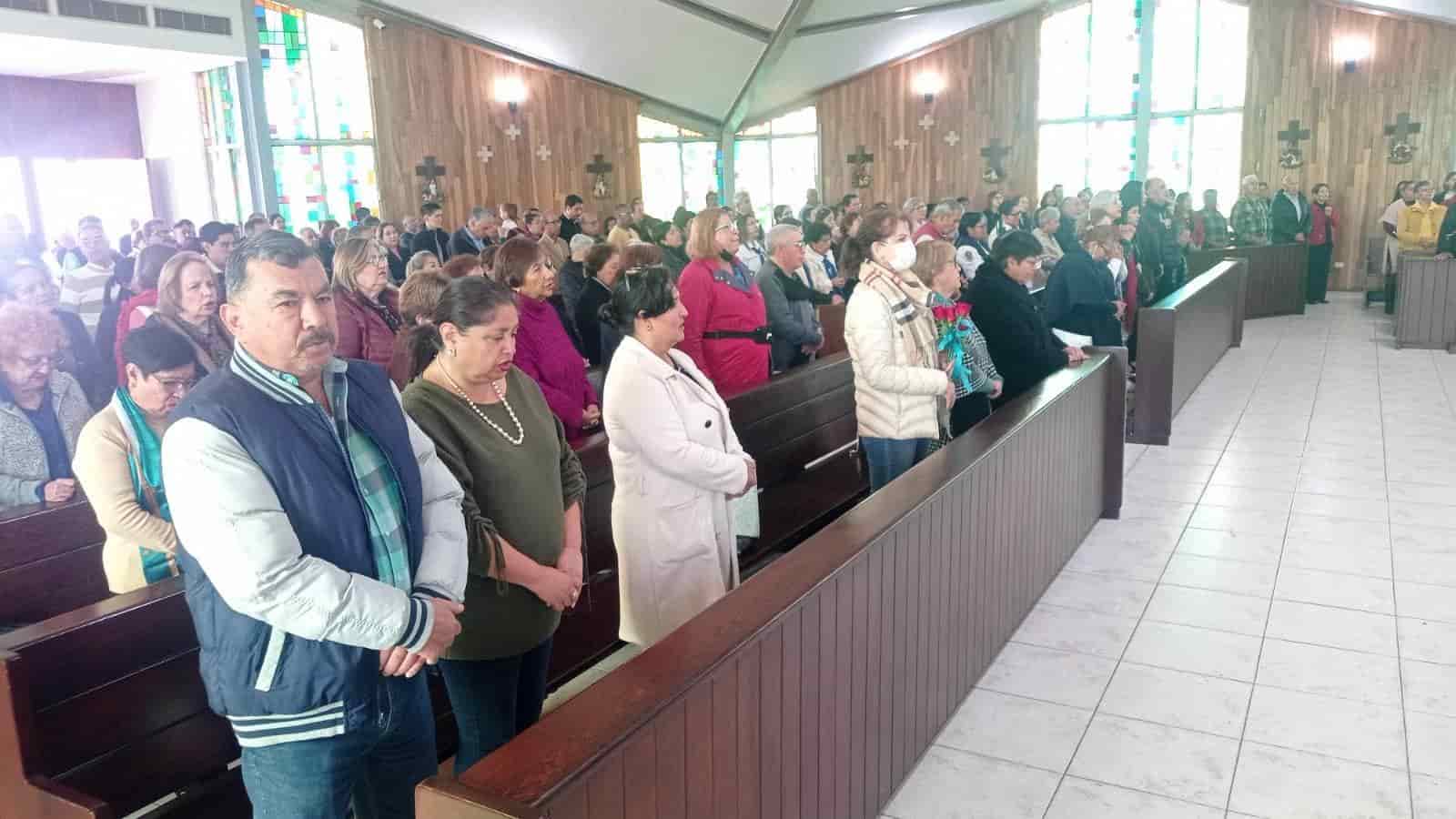 Celebran cientos a la Virgen de Guadalupe
