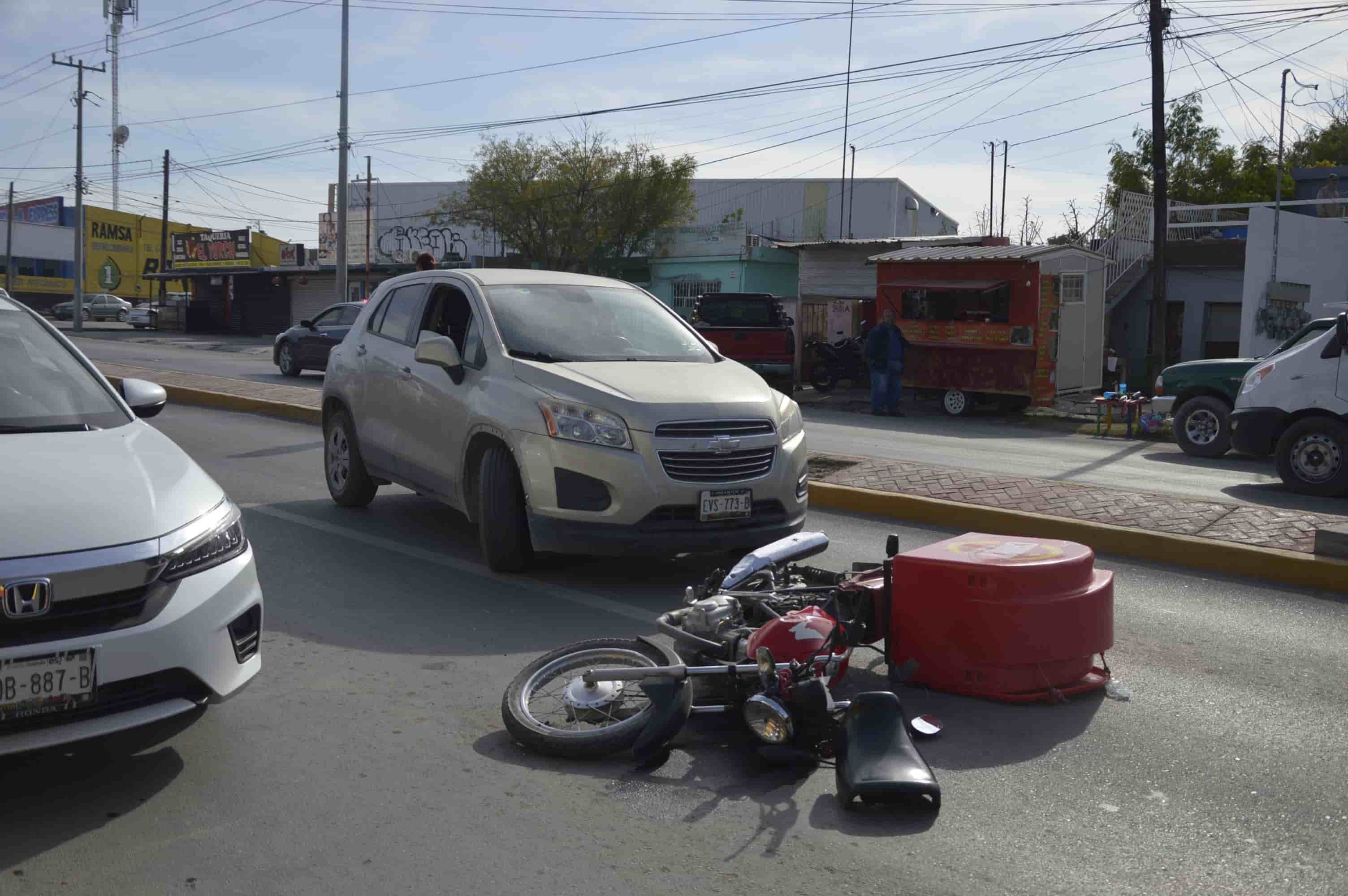 Tumba con camión a repartidor del Churchs