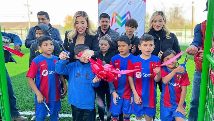 Entrega Alcaldesa cancha de Futbol