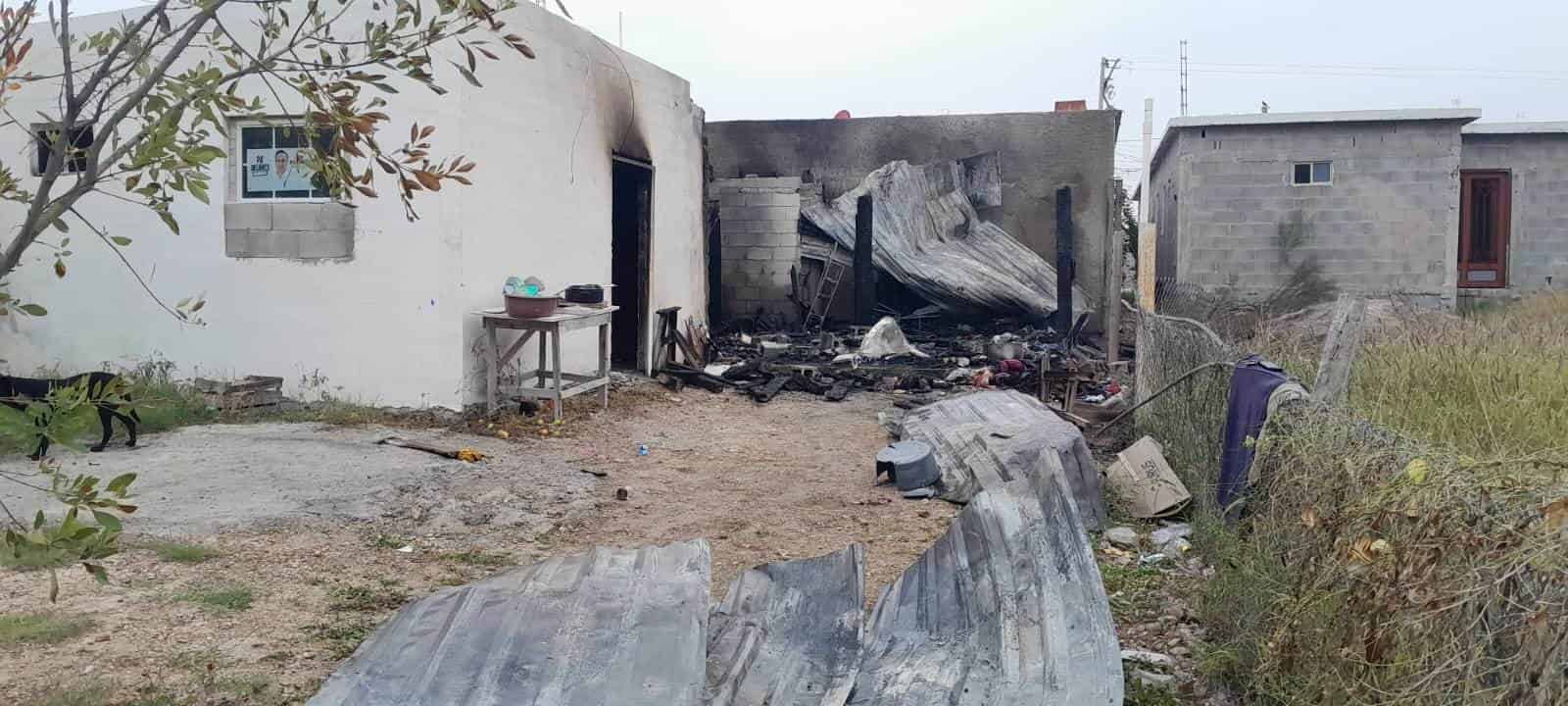 PIERDEN TODO: Brutal incendio de un hogar en la colonia El Cenizo