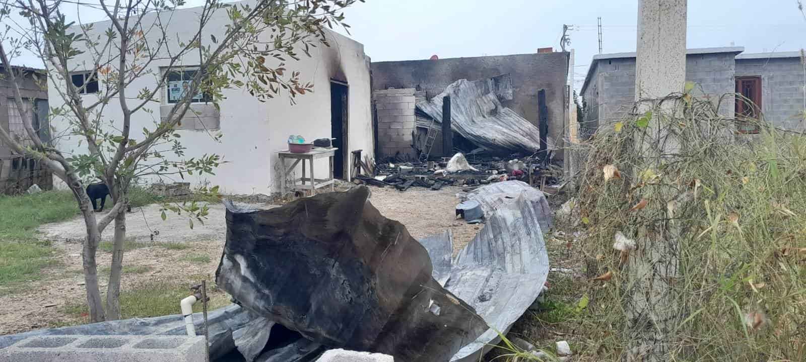 PIERDEN TODO: Brutal incendio de un hogar en la colonia El Cenizo