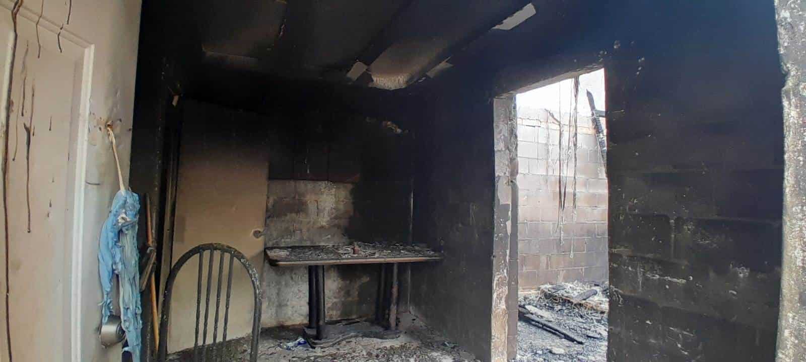 PIERDEN TODO: Brutal incendio de un hogar en la colonia El Cenizo