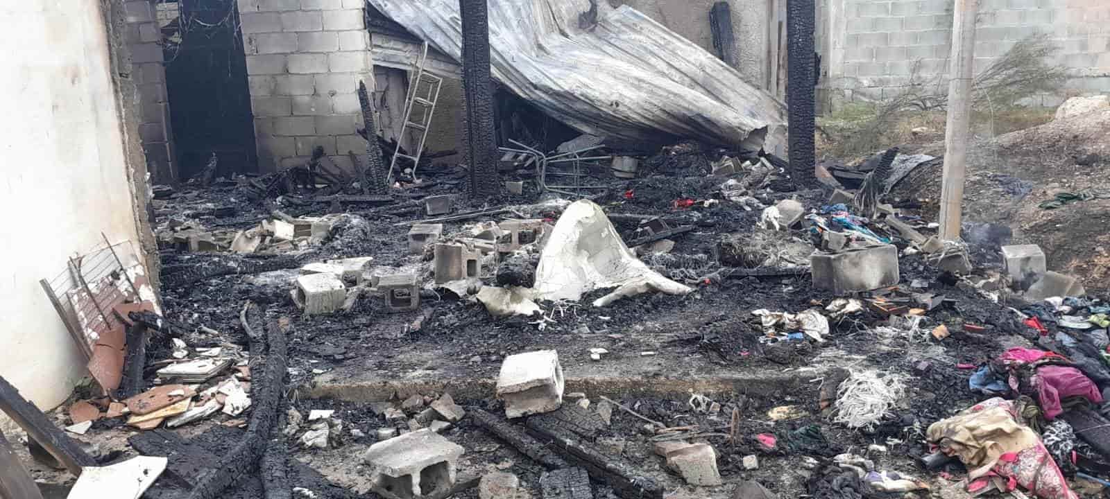 PIERDEN TODO: Brutal incendio de un hogar en la colonia El Cenizo