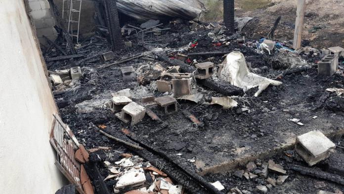 PIERDEN TODO: Brutal incendio de un hogar en la colonia El Cenizo