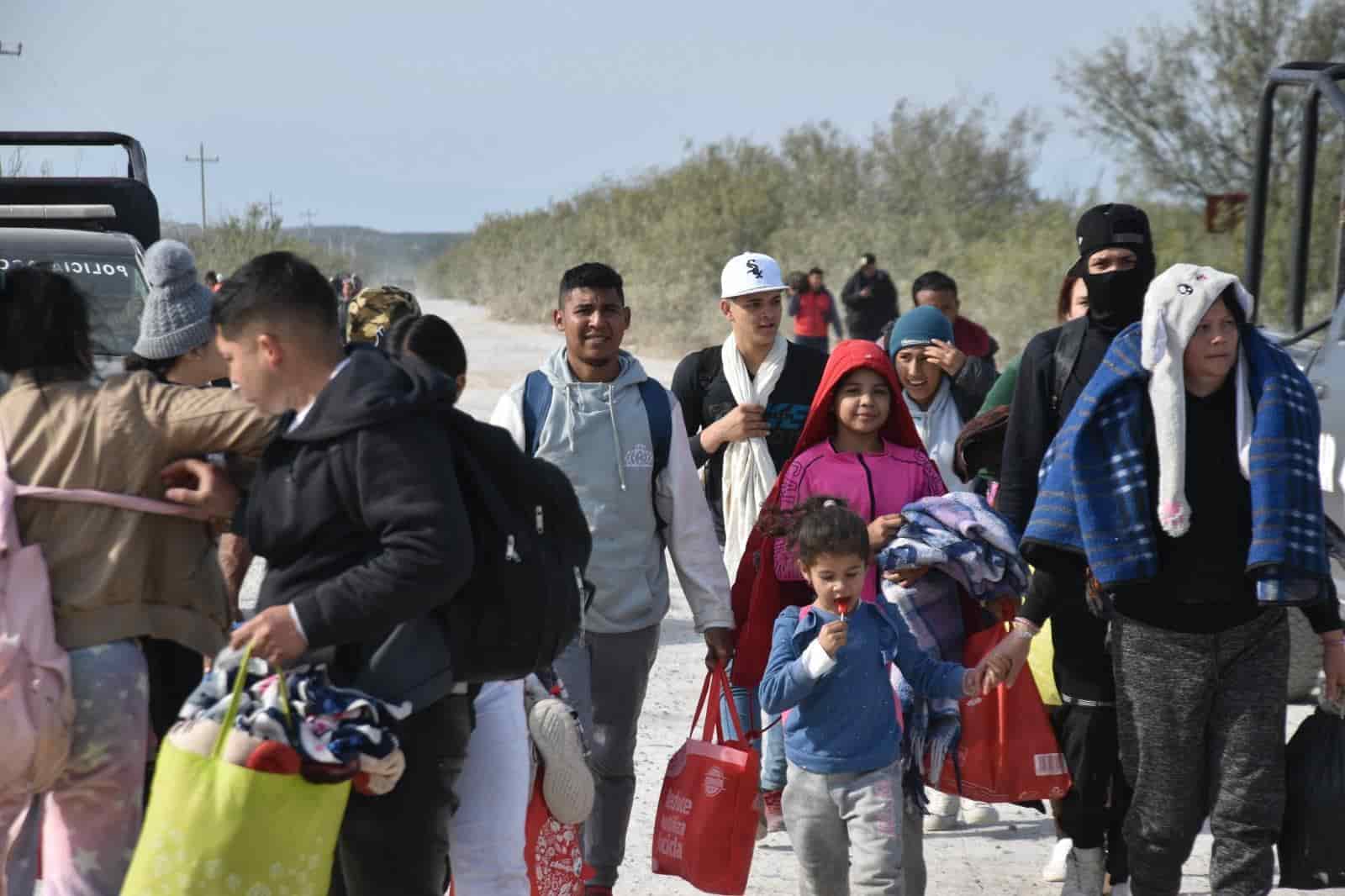 Migrantes son obligados a hacer su viaje hasta Piedras Negras a pie