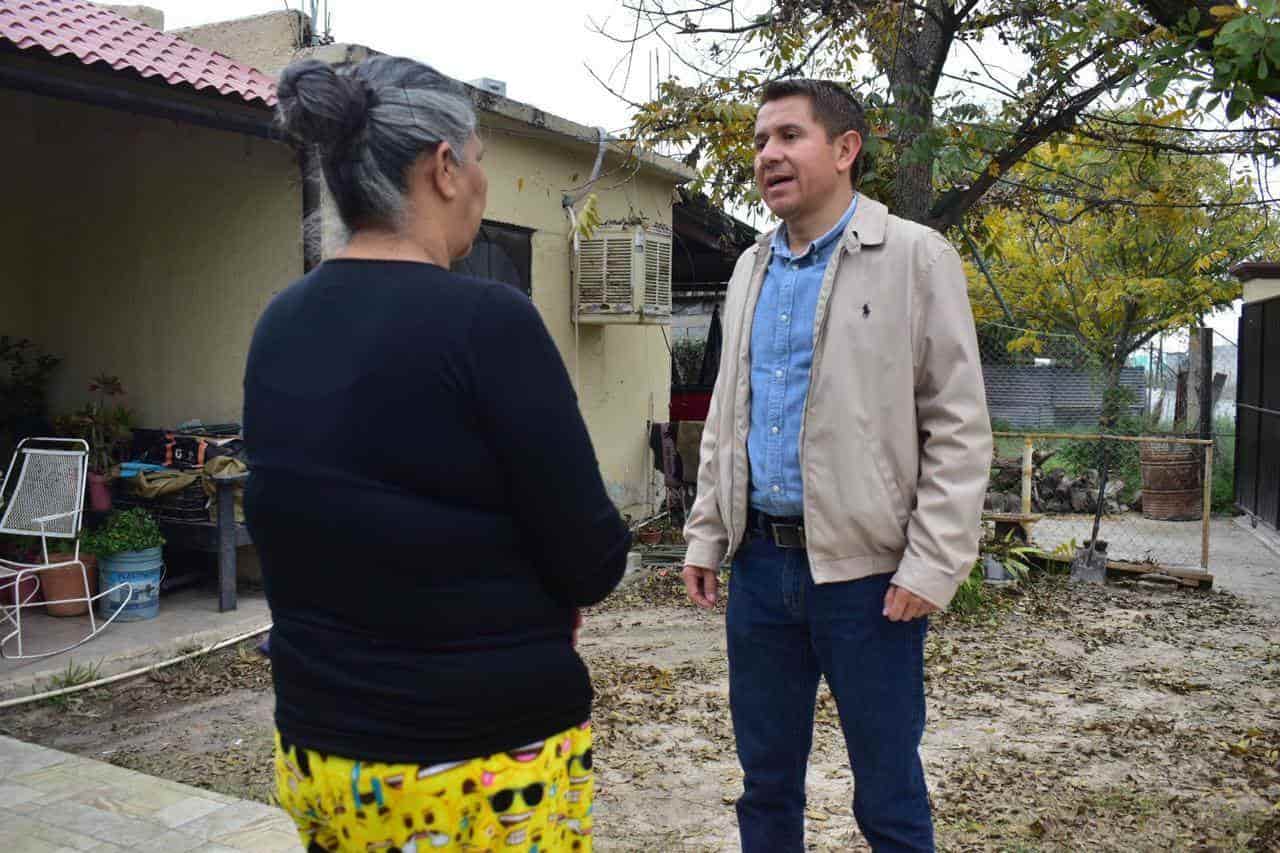 Atiende Hugo a ciudadanos